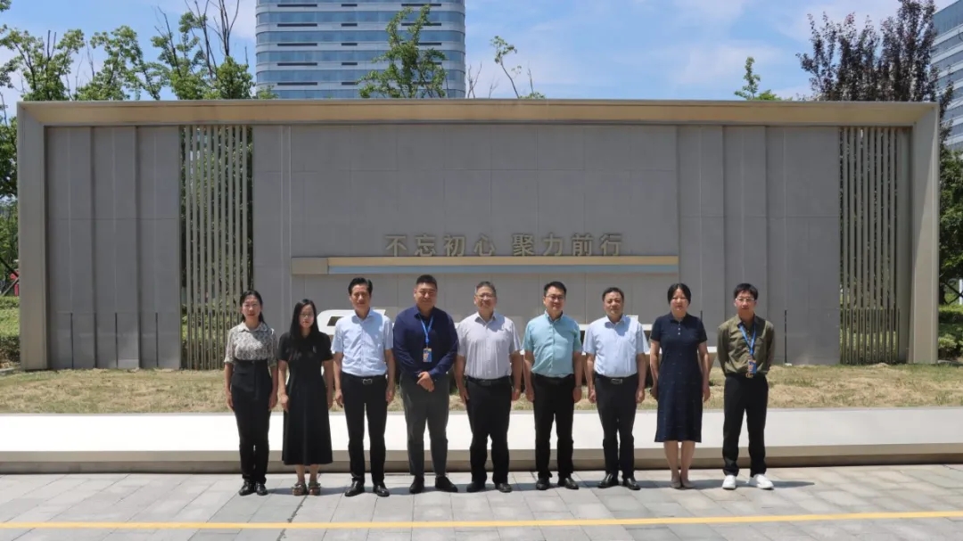 中联即送与盐城师范商学院举行校企深度合作洽谈会暨暑期实习生慰问活动